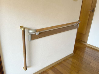 小工事 安心して歩行できるように取り付けた手すり