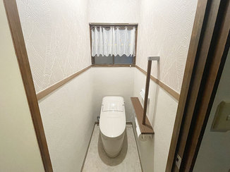 トイレリフォーム 明るくすっきりした、内装も素敵なレストルーム