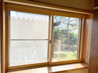 内装リフォーム 断熱性が向上した内窓と併せて取り替えたカーテン