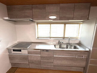 キッチンリフォーム 既存パネルを活かして、お手頃に実現した理想のキッチン