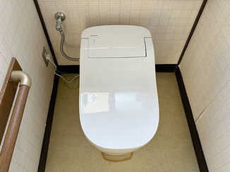 トイレリフォーム 清掃性がアップした、コンパクトなタンクレストイレ